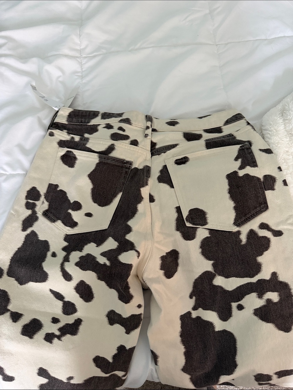 Abercrombie & Fitch Cow Print Relaxed Jeans - Cream & Brown - Picture 4 of 6